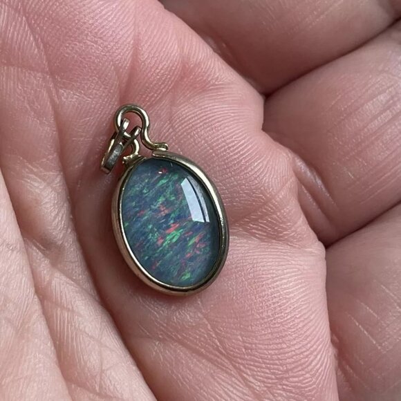 Simulated Faux Opalite Pendant Oval Shaped Fashion Costume Sparkly Classic - Picture 2 of 4